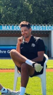 Ihr habt euch gefragt, was hinter den Kulissen von unserem großen Zukunftsprojekt eigentlich so abläuft? 👀 Wir haben nachgefragt – direkt bei unserem Vorstand @mitchard77 😎

Das komplette Interview mit allen Details zu unserem Zukunftsprojekt gibt’s in voller Länge auf YouTube 🎥

Schaut rein und verfolgt, wie wir Schritt für Schritt an unserem neuen Zuhause arbeiten 👑

#Fiassa #RBNation #HomeoftheKing👑