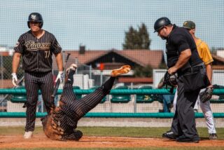 Das war ein Baseballfest der Superlative am Sonntag ⚾🙌🏻

Playoff-Baseball, Emotionen, tolle Plays und eine brutale Stimmung am King’s Field - alles festgehalten in starken Bildern.

Swipe ⬅️ durch die Highlights 🤟🏽

#Fiassa #RBNation #HomeoftheKing👑
📸: @felixblersch